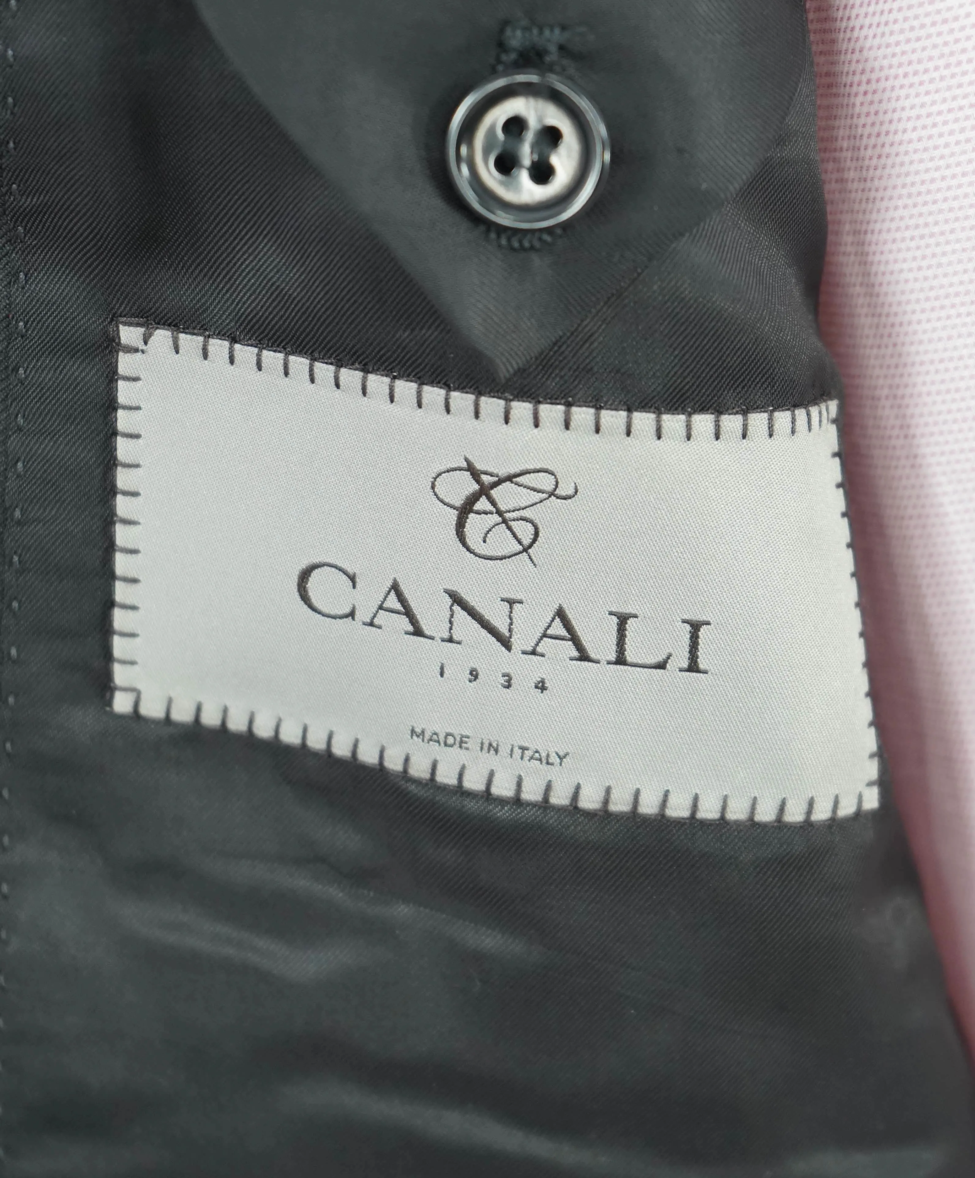 $2,195 CANALI - *CLOSET STAPLE* Black 2-Piece Suit - 48L 42W