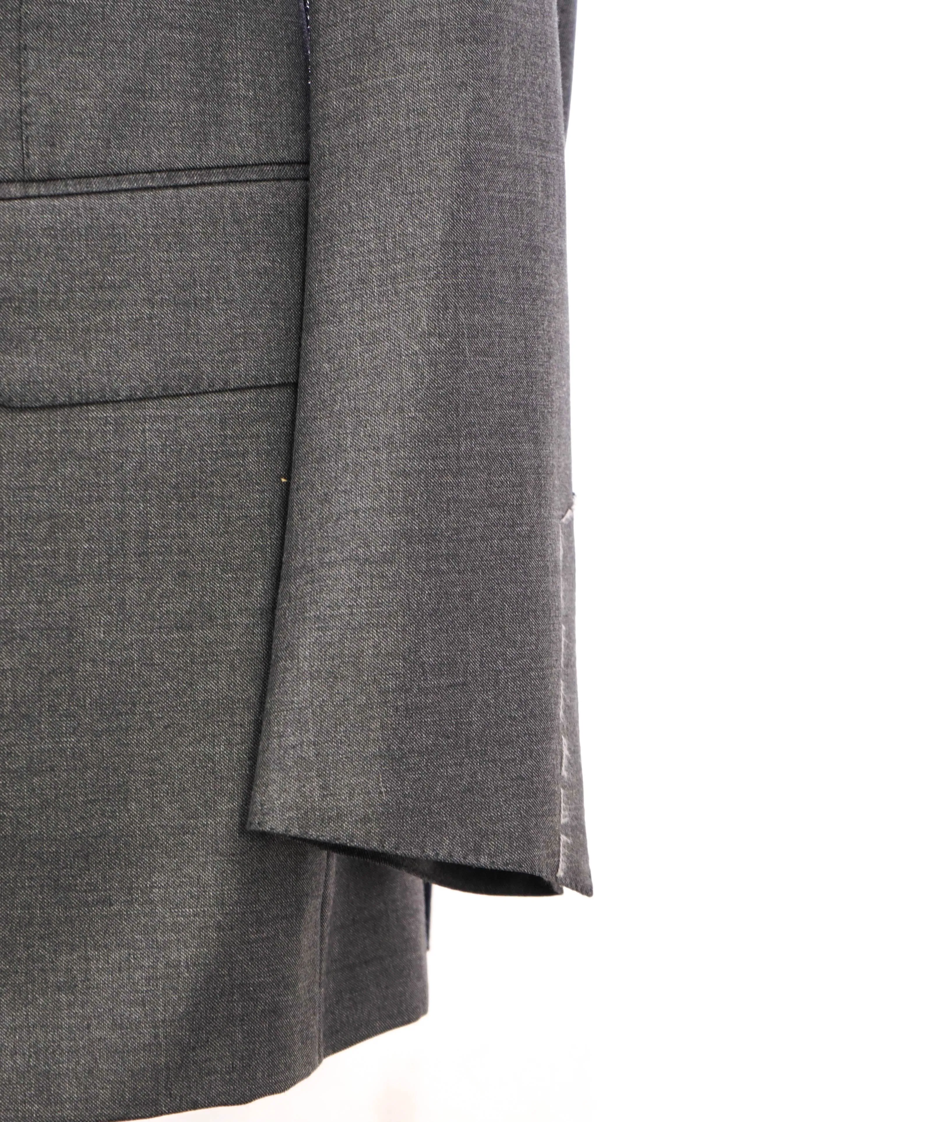$6,990 TOM FORD - 3-Piece Gray PEAK LAPEL "FIT A" Vested Side Tab Suit - 42L (52EU)