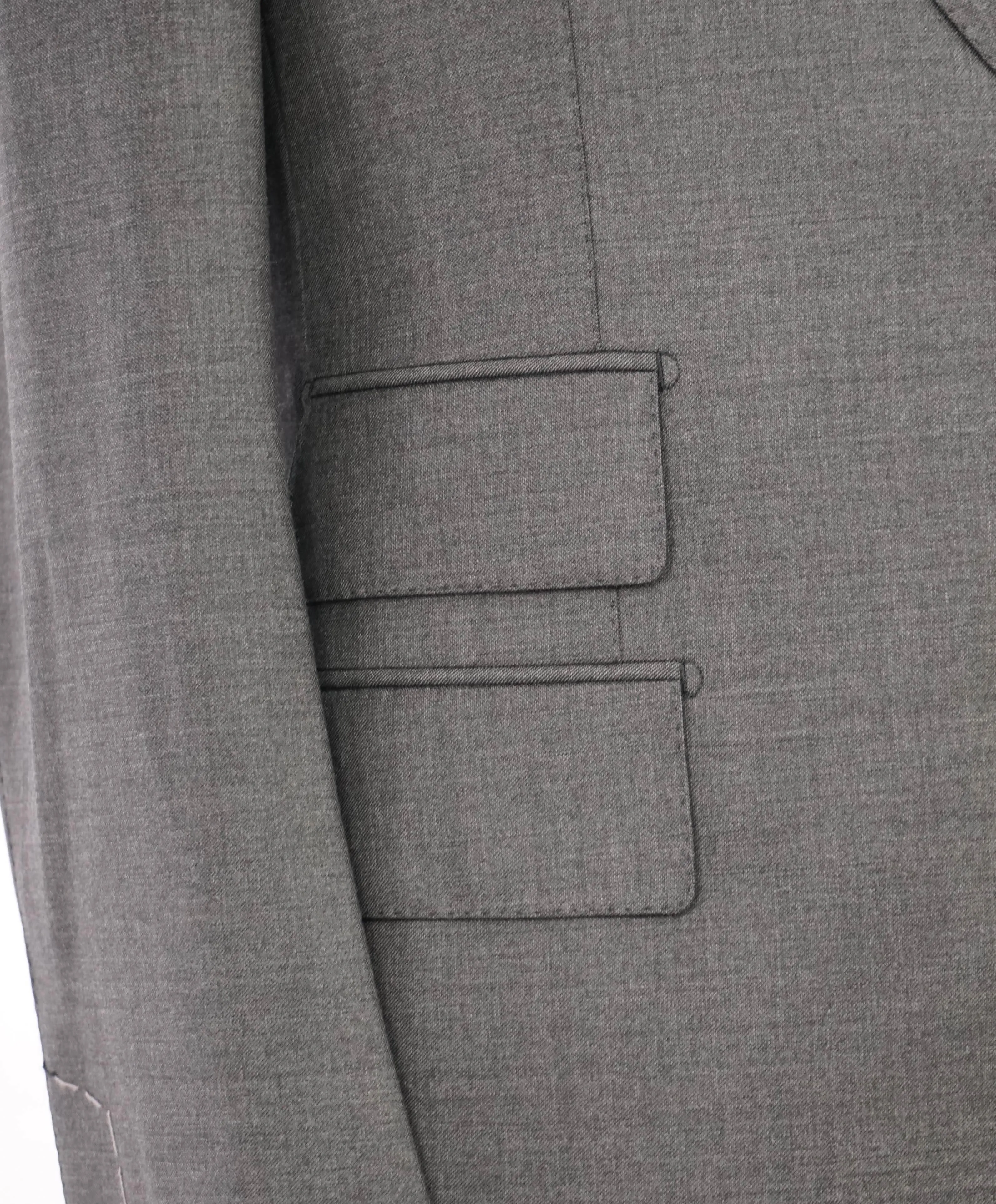 $6,990 TOM FORD - 3-Piece Gray PEAK LAPEL "FIT A" Vested Side Tab Suit - 42L (52EU)