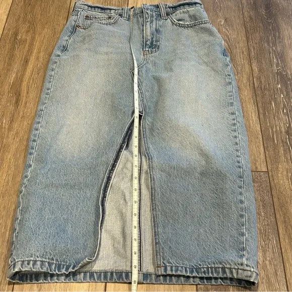 $80 Abercrombie and Fitch Denim Midi Skirt in Light Wash, 24