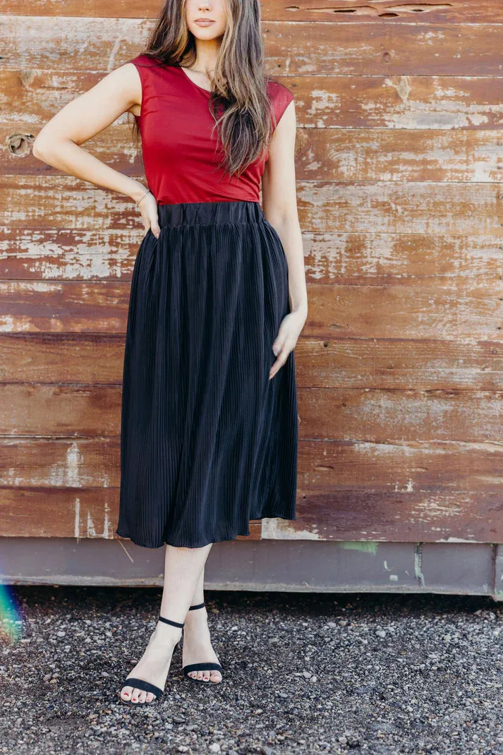 Accordion Skirt in Black