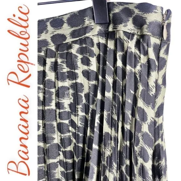 BANANA REPUBLIC Satin Pleated Cheetah Animal Print Midi Skirt, Size 12P
