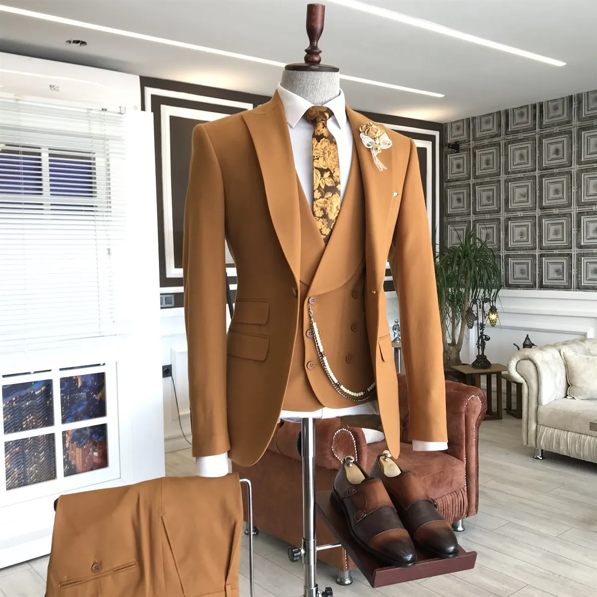 Classic Orange Peaked Lapel Double Breasted Waistcoat Tailored Prom Suits For Men
