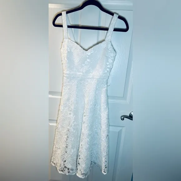 Divine Beauty White Lace Midi Dress With Pockets Size XS NWOT