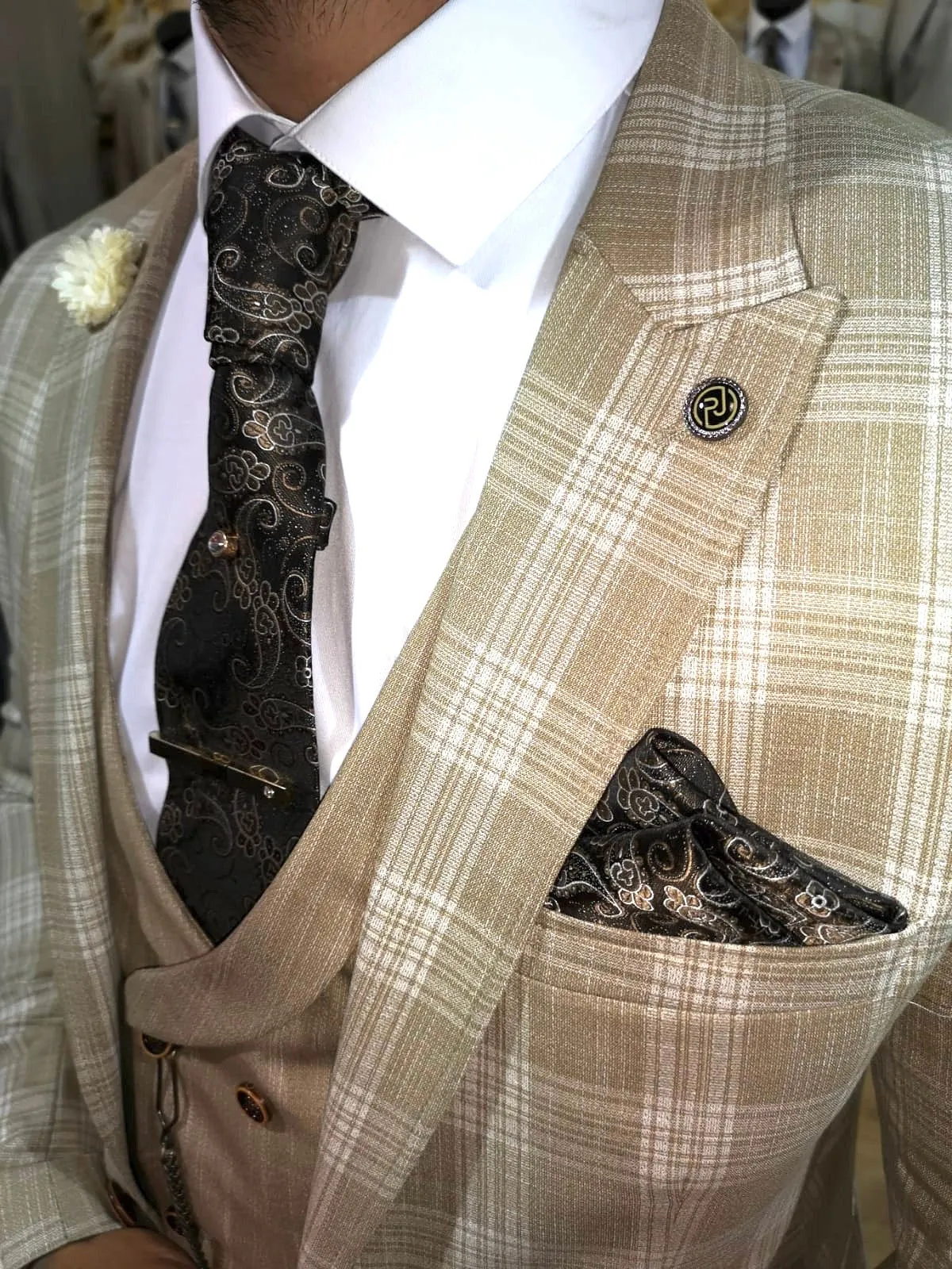 Everett - Cream 3 Piece Suit