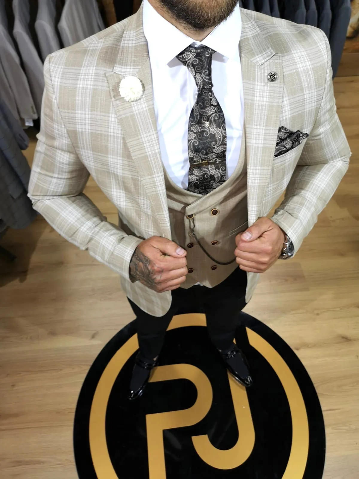 Everett - Cream 3 Piece Suit