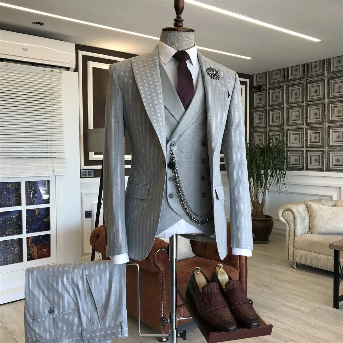 Gray 3-pieces Striped Peaked Lapel Men Suits For Business