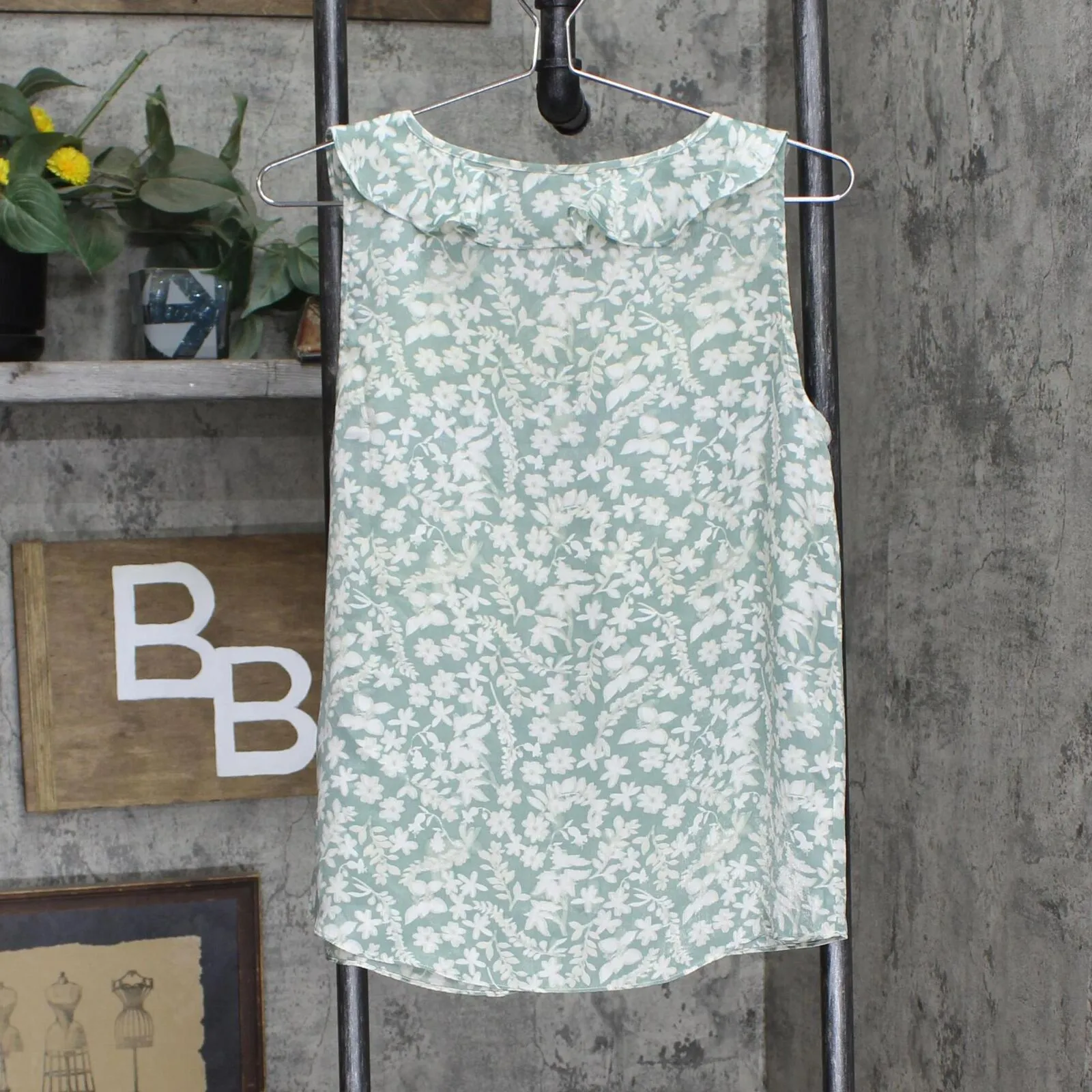 LC Lauren Conrad Womens Satin Ruffle Neck V-Neck Blouse Shirt Top Green Multi S
