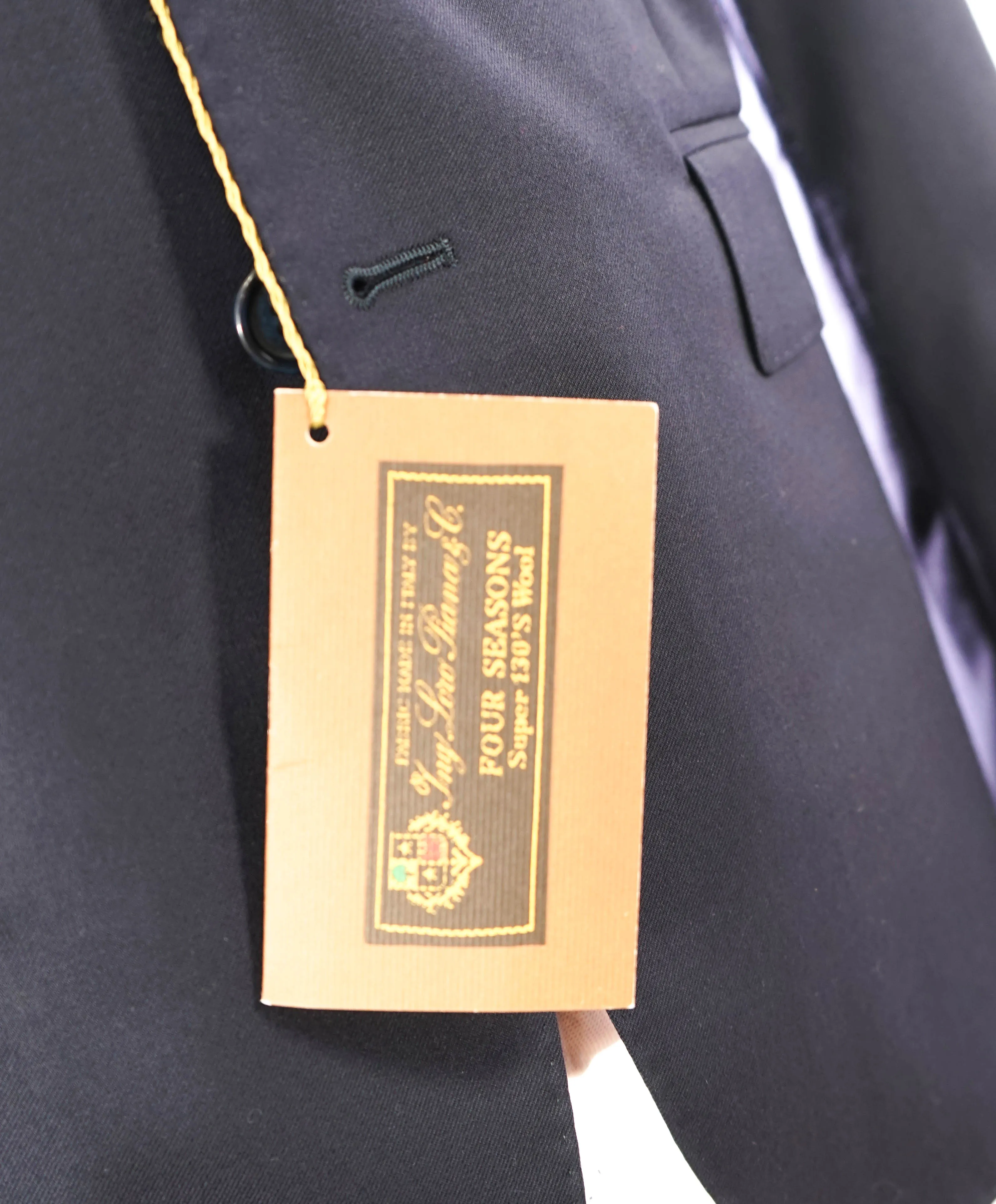 LORO PIANA -MOVIMENTO *CLOSET STAPLE* “Four Seasons” 130s Navy Blazer- 42S