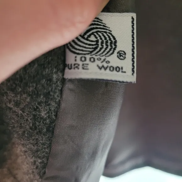 MAJESTIC SPECIALTIES WOMENS 100% WOOL GREY BLAZER W/GOLD BUTTON SZ 16 LIKE NEW
