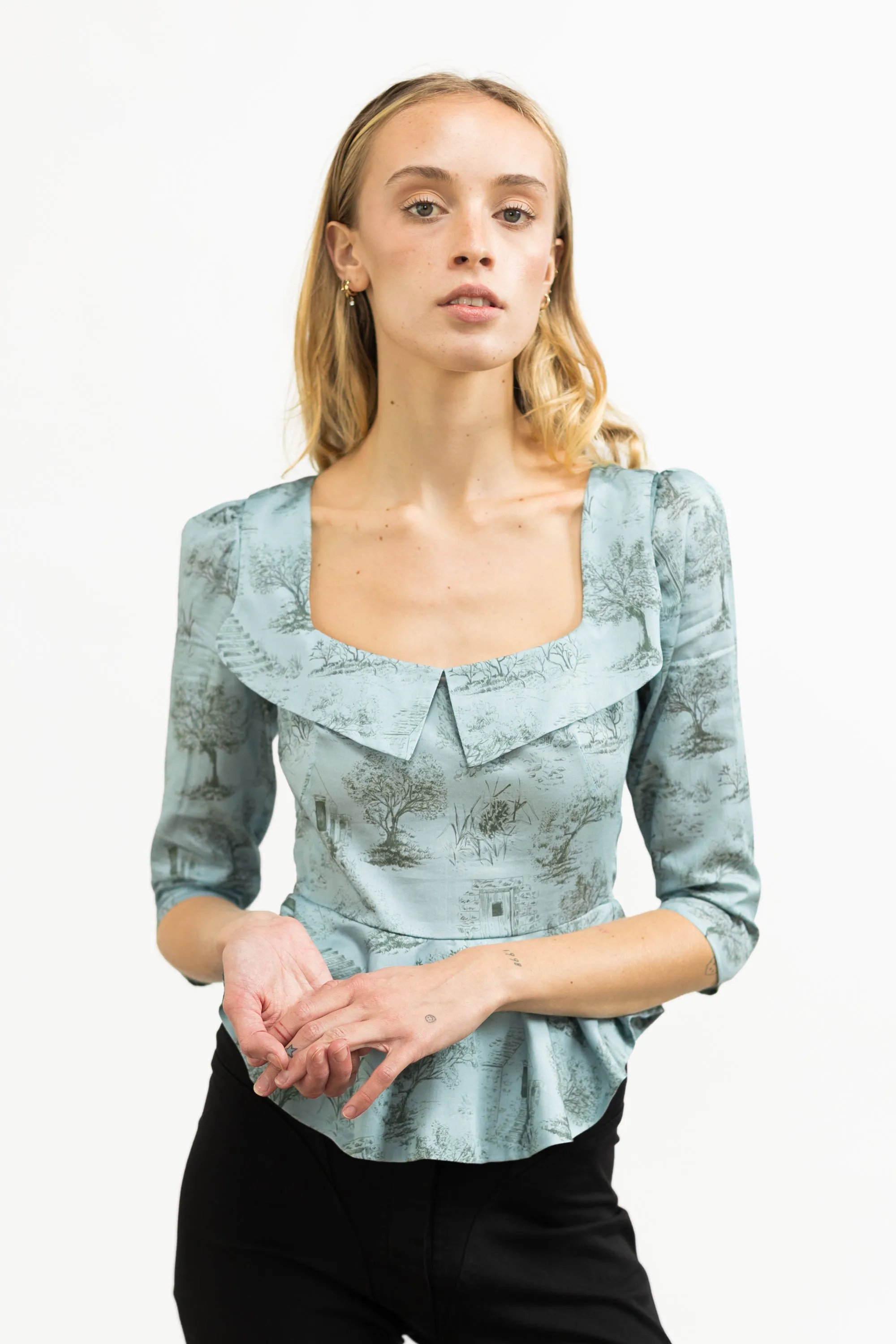 Mari Top / Cottage Blue   Pewter Green Toile Cotton