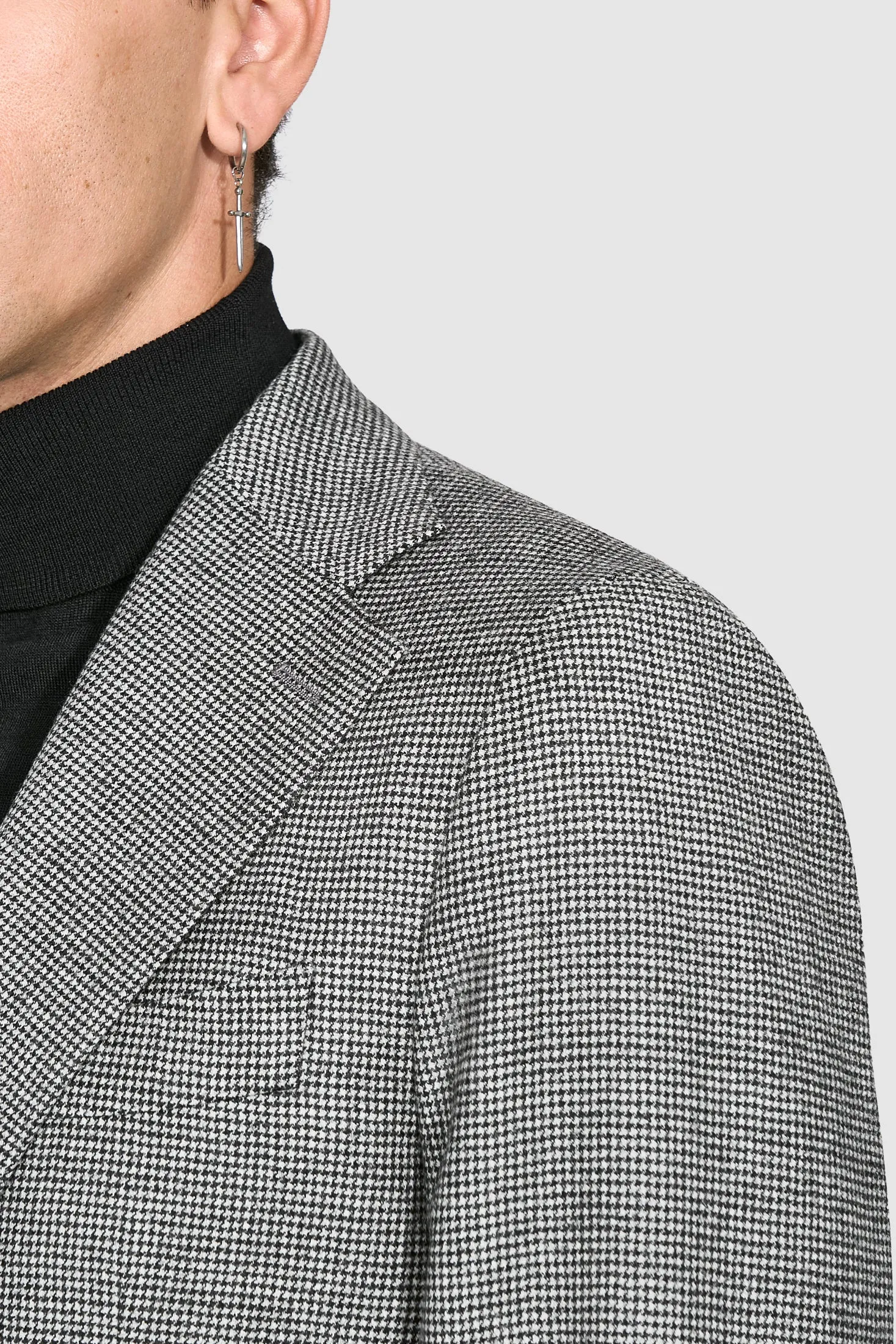 New SUITREVIEW Elmhurst White/Black Houndstooth Wool and Cashmere Loro Piana Suit - Size 42R
