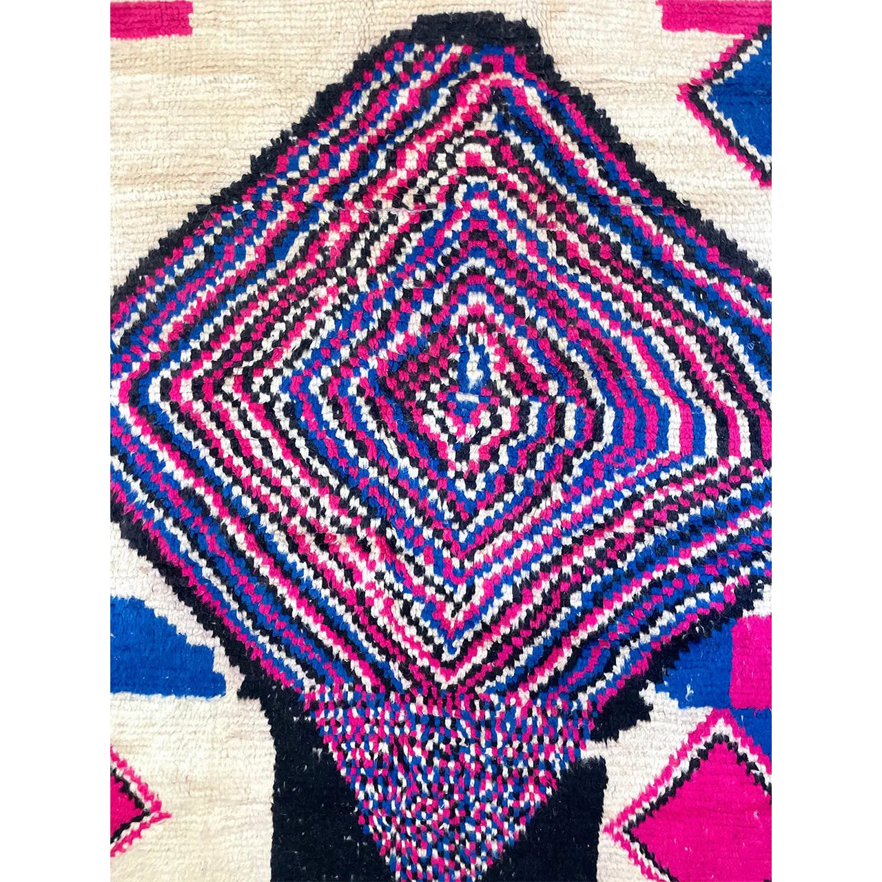 No. 850 | 5’ 1” x 5’ 9”