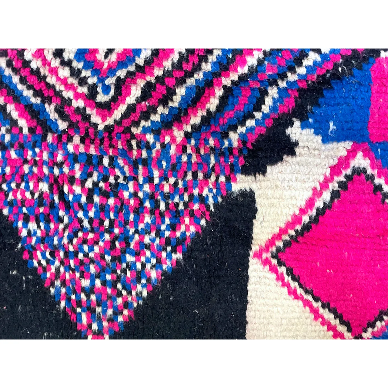 No. 850 | 5’ 1” x 5’ 9”