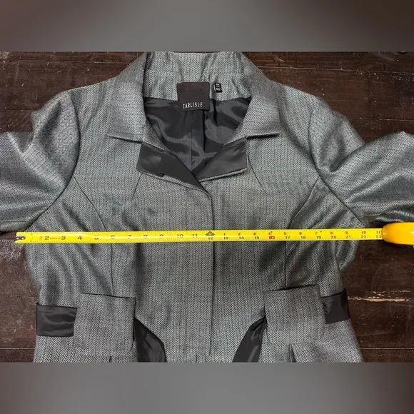 NWOT Carlisle Size 16 Silver Wool Blend Herringbone Belted Blazer