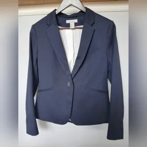 NWOT H&amp;M Fitted Blazer in Navy. Size 10