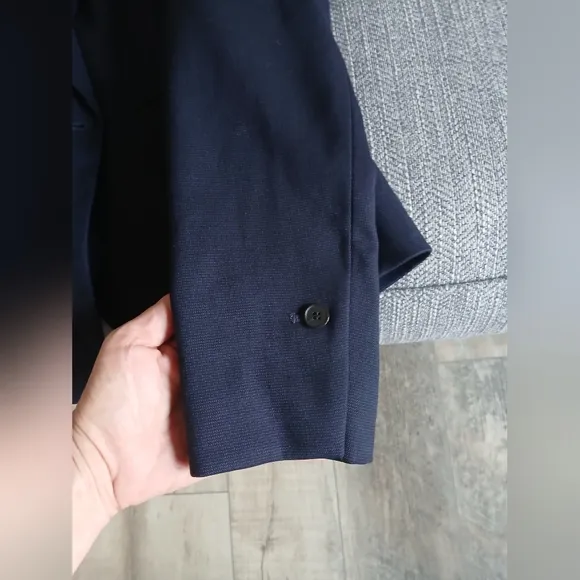 NWOT H&amp;M Fitted Blazer in Navy. Size 10