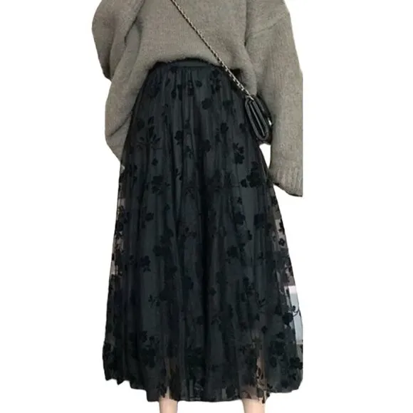 NWT Floral Tulle Midi Skirt Sz.M Black Full A-Line Elastic Waist Goth Witchy