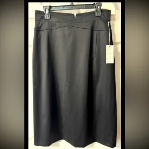 NWT Made In Italy 100% Wool Black Midi Skirt Size 12 (46) Halesia Fully Lined