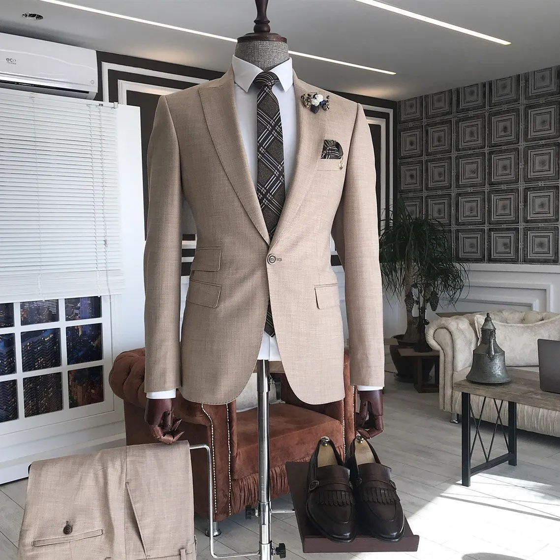 Pink Peaked Lapel Slim Fit Men Suits For Proms