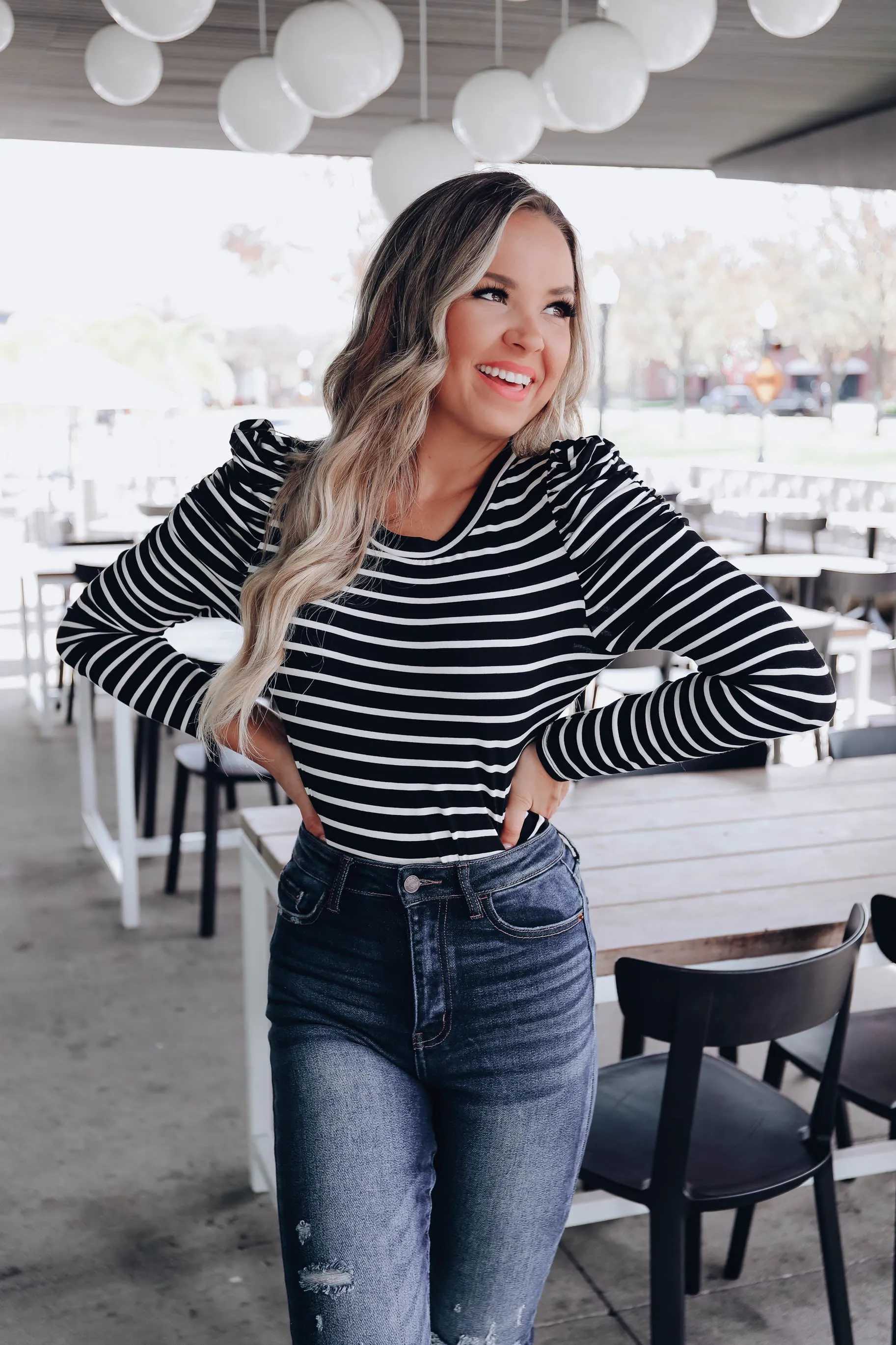 Poised Puff Shoulder Top - Black/White