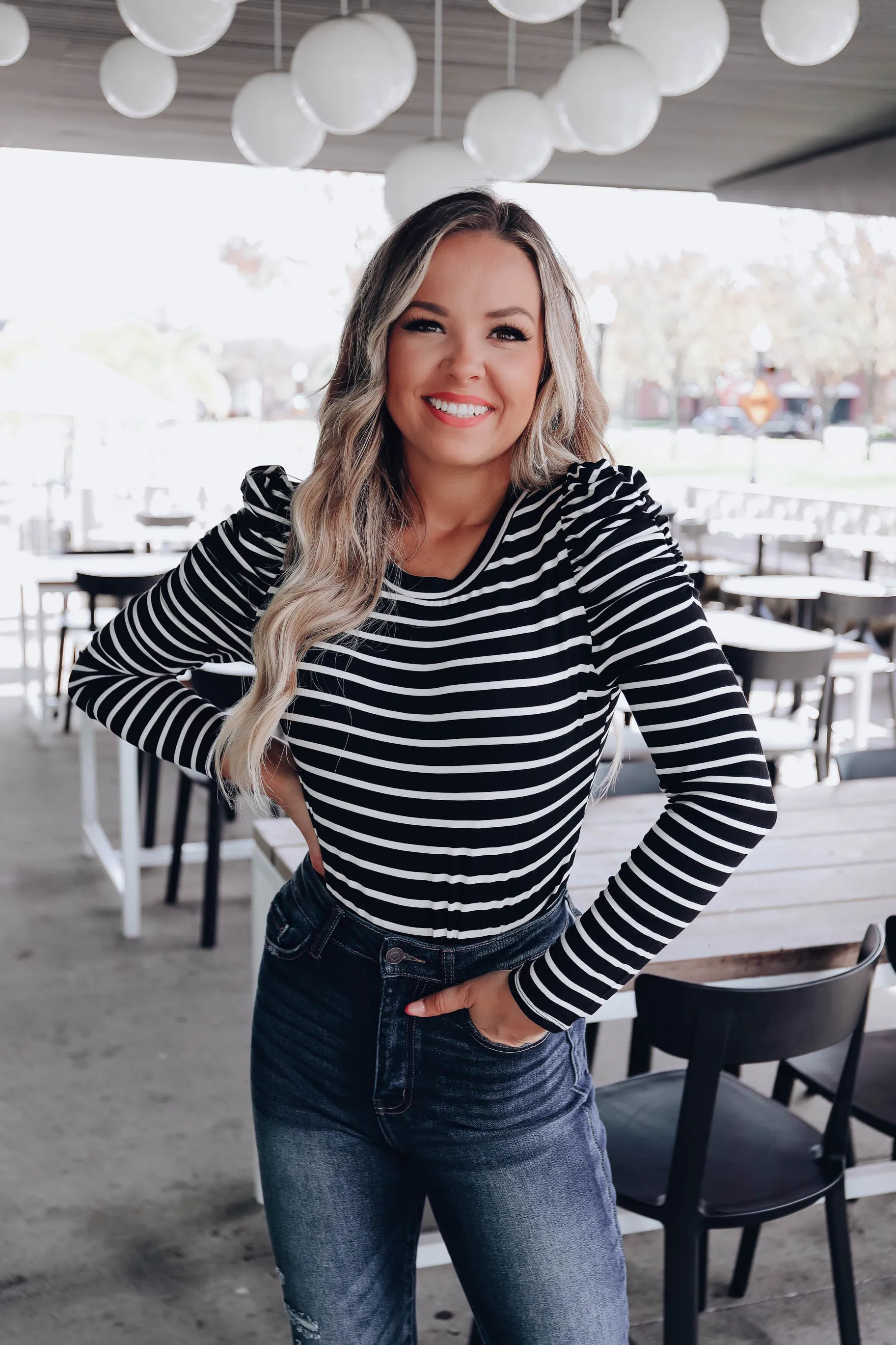 Poised Puff Shoulder Top - Black/White