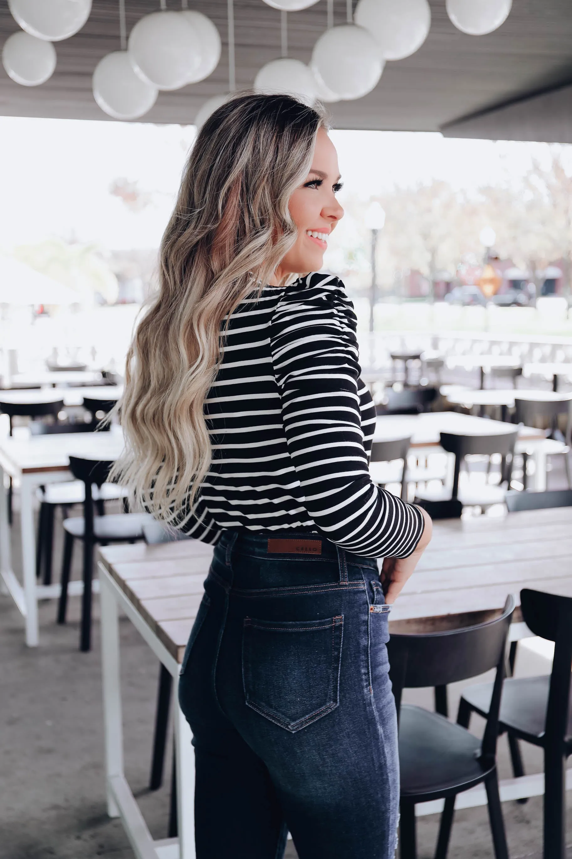 Poised Puff Shoulder Top - Black/White