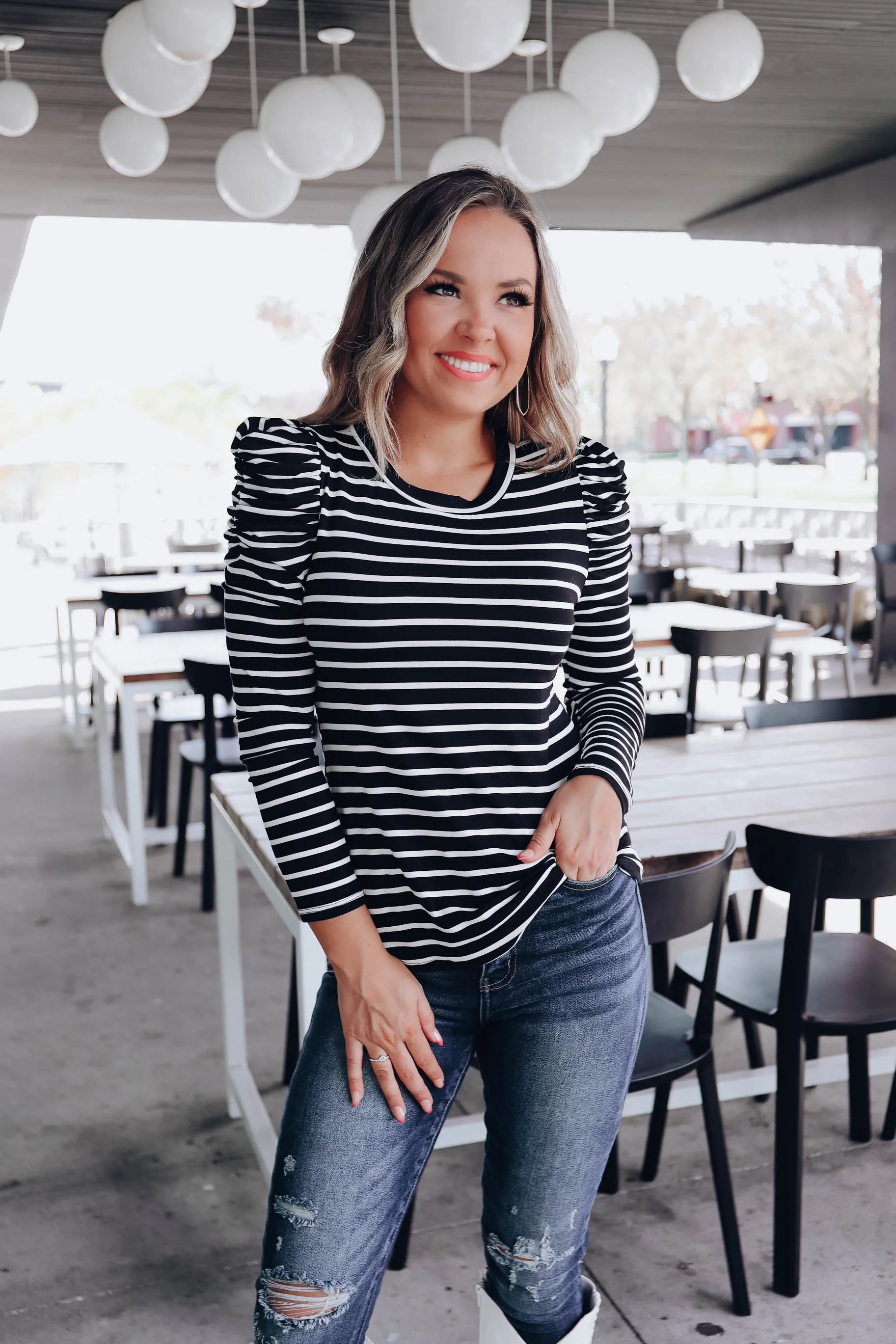 Poised Puff Shoulder Top - Black/White