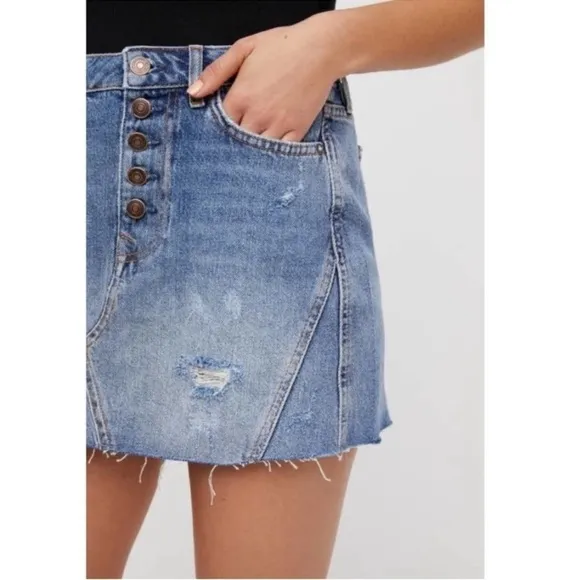 We The Free Distressed Denim Micro Mini Skirt sz 25 (A-1)