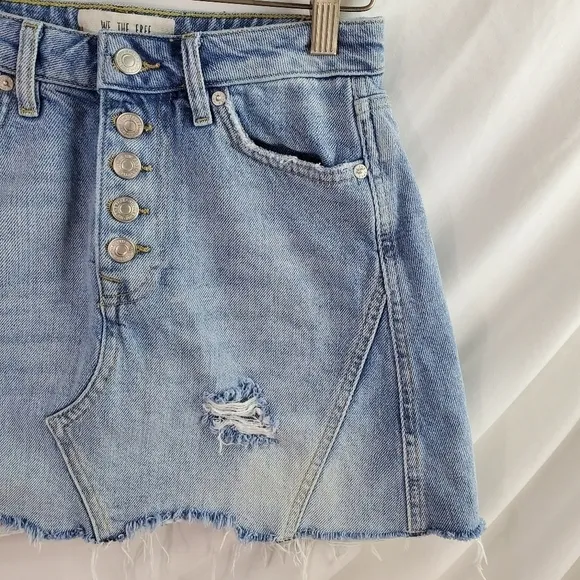 We The Free Distressed Denim Micro Mini Skirt sz 25 (A-1)